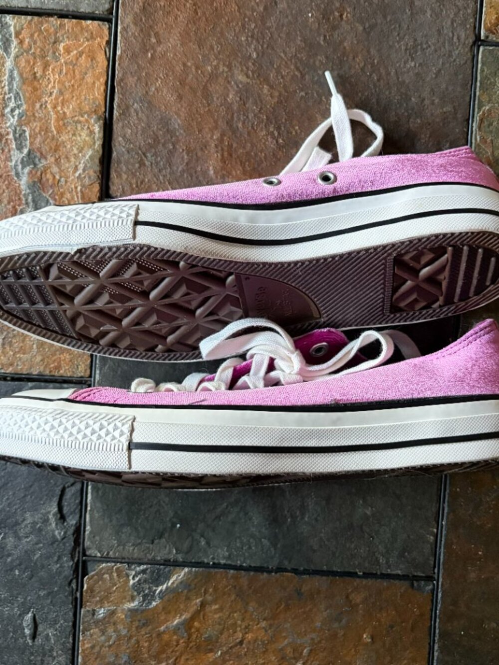 Converse Chuck Taylor Pink Sapphire velvet All Star low tops size 8.5 unworn - Picture 8 of 10